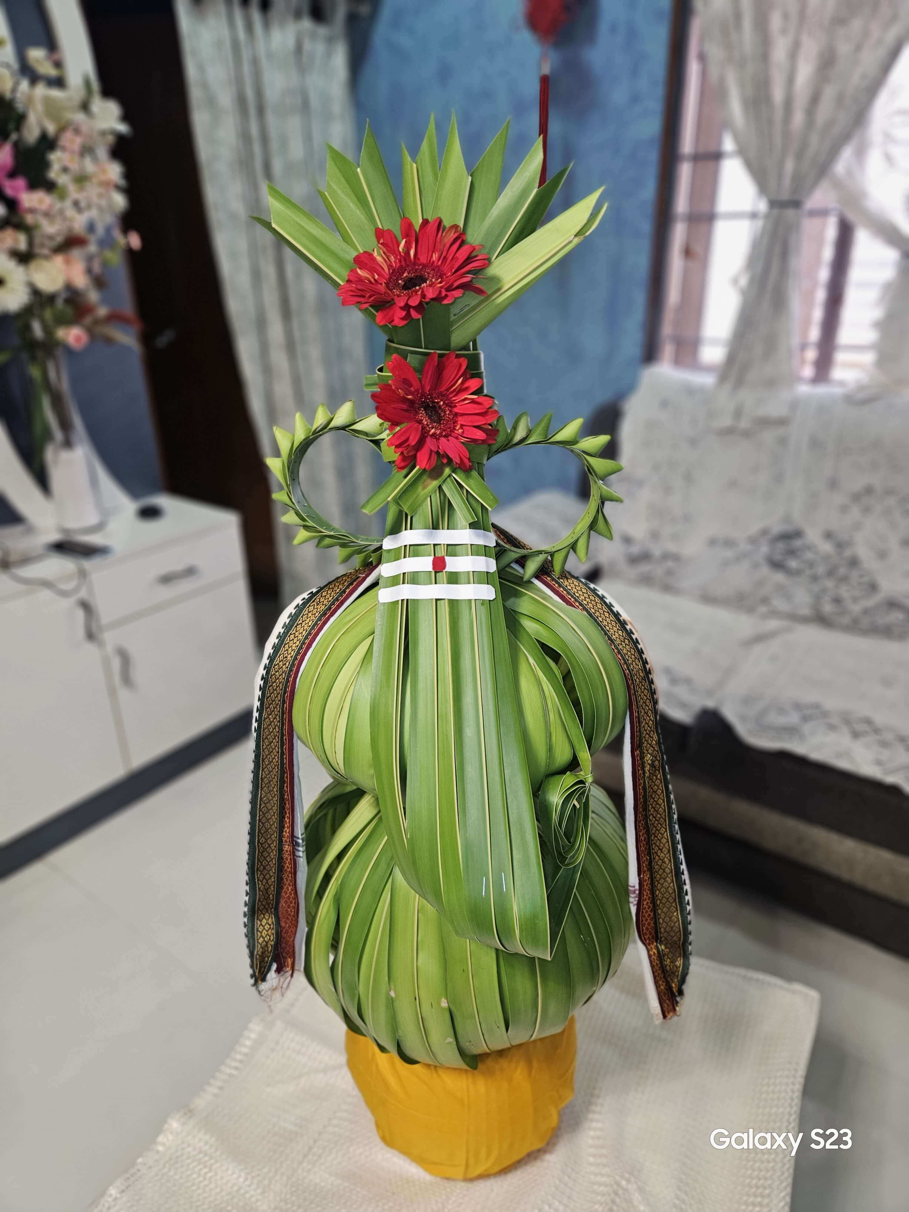 Floral wreath decoration